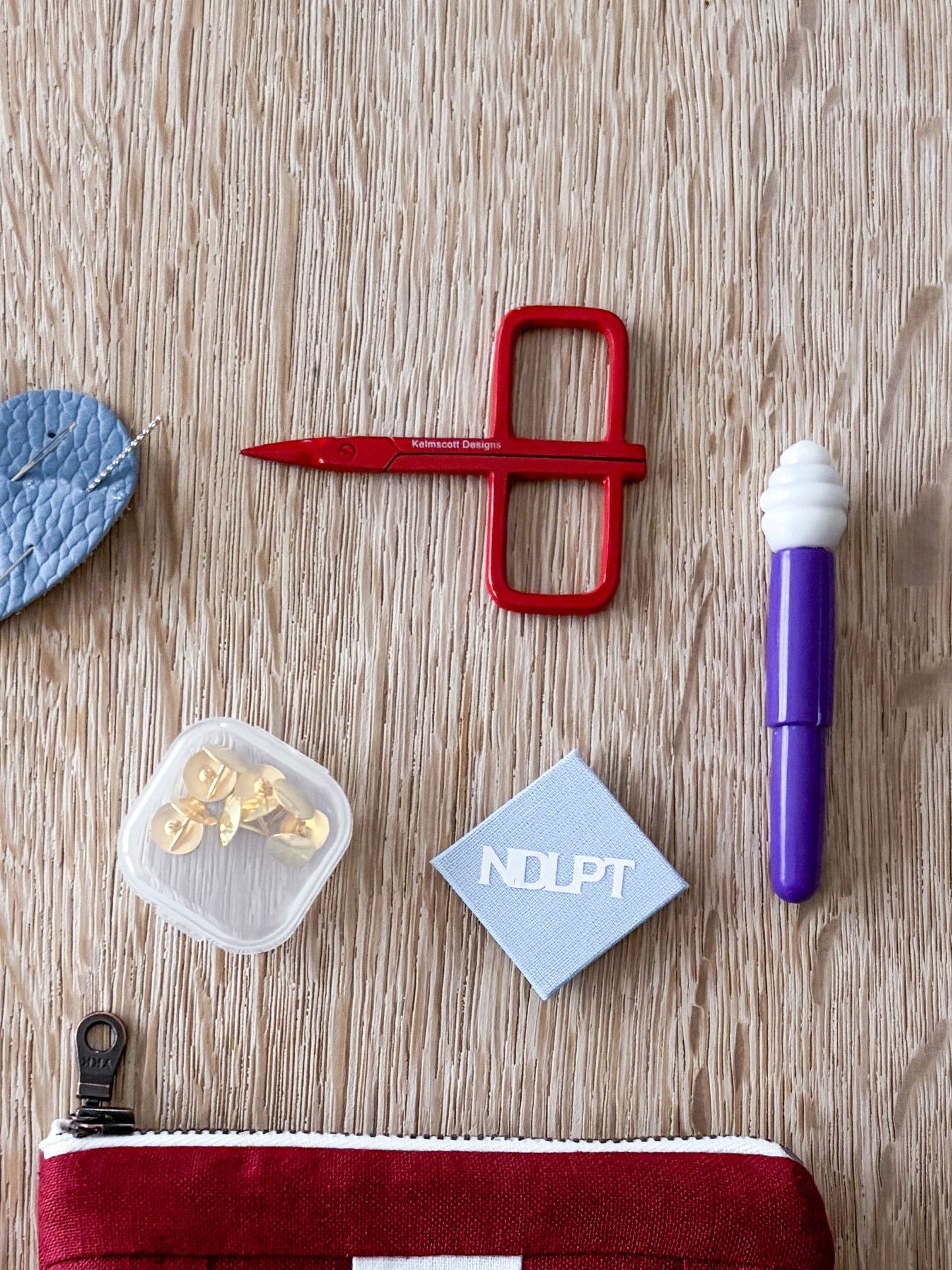 Kelmscott January Scissors