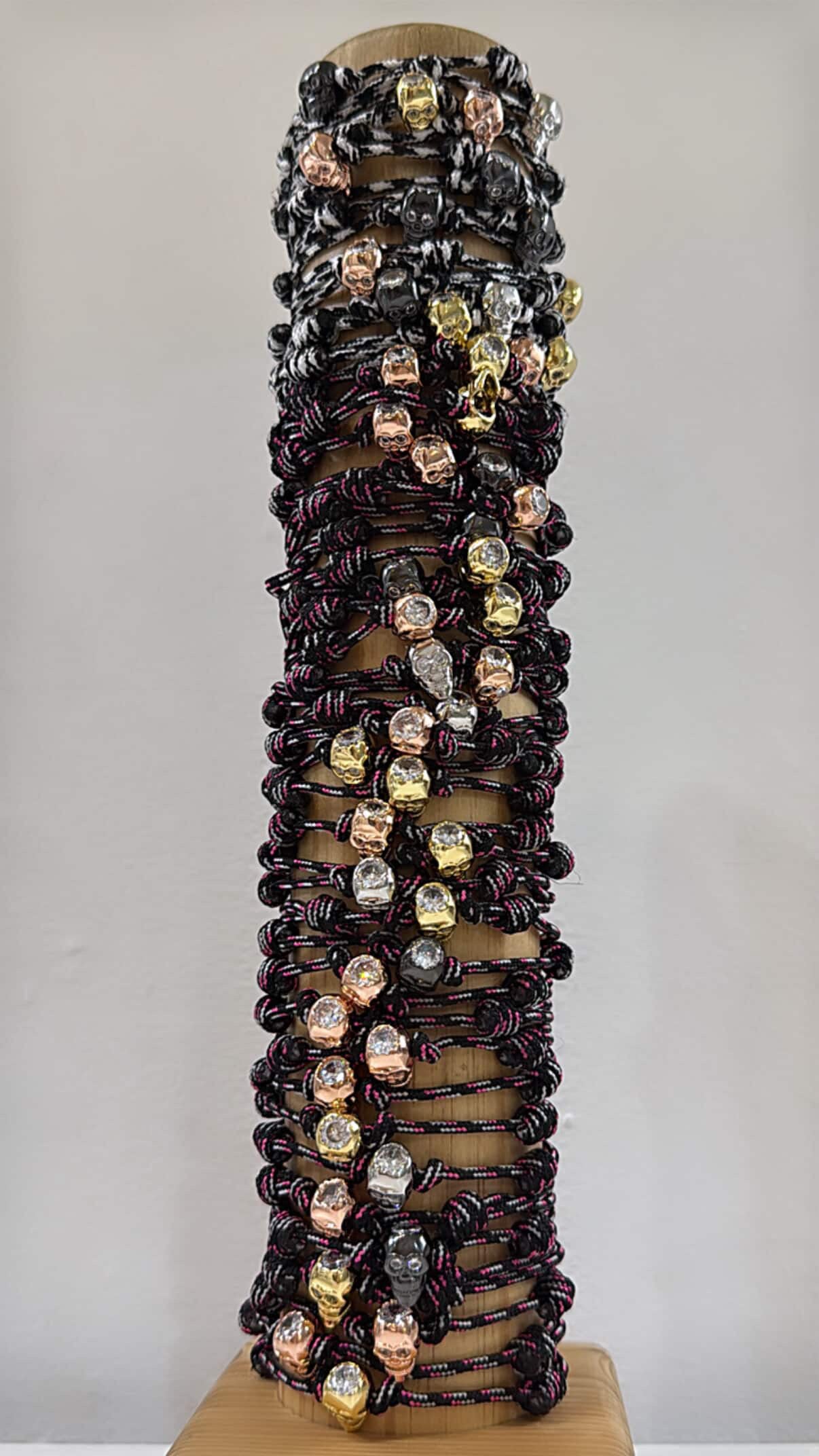 Skull Paracord bracelet by BreadMonster