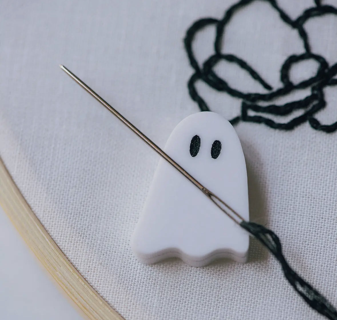 Ghostie needleminder
