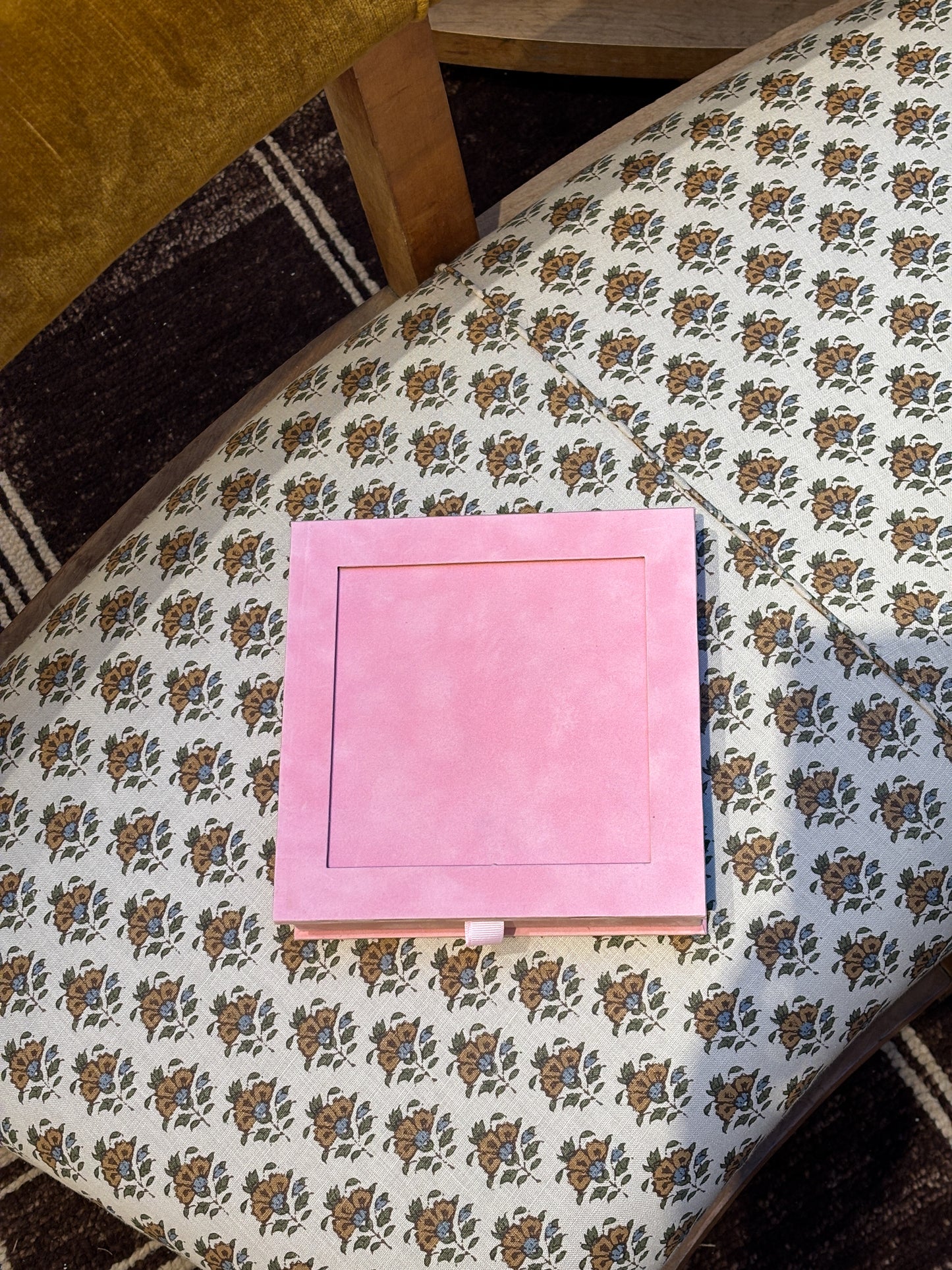 Velvet self-finishing Christmas Card Box with insert top