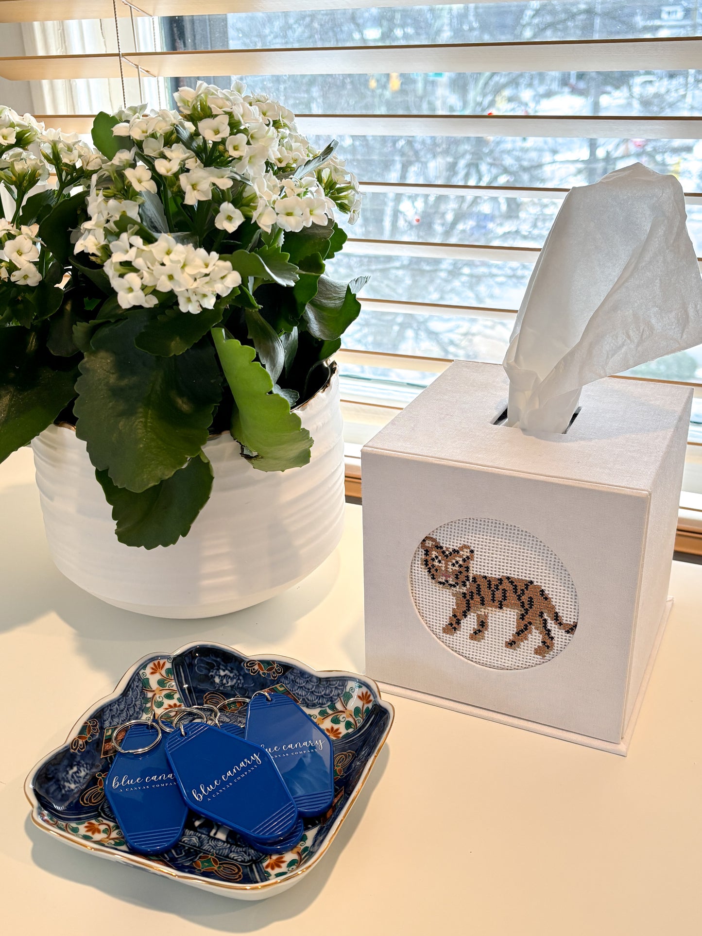 self-finishing Linen Tissue Box with insert front